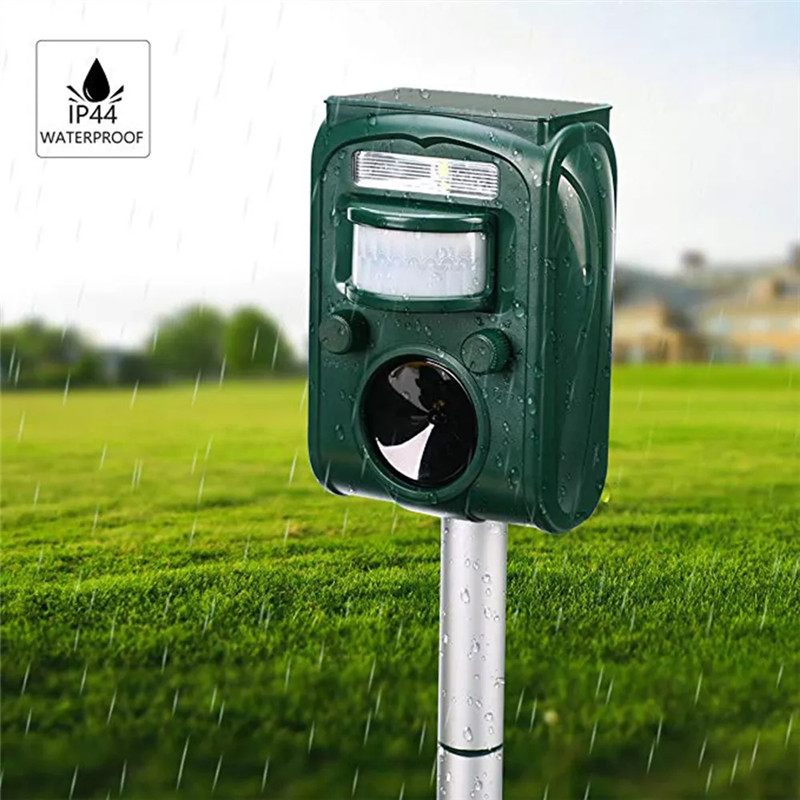 Solar charging ultrasonic cat and dog repeller