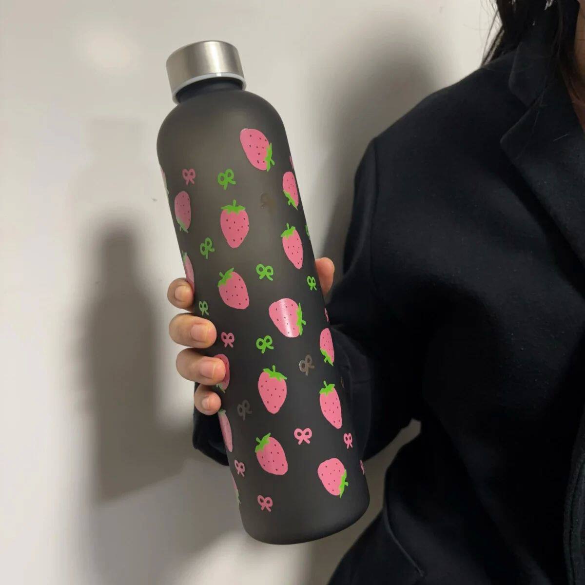 Plastic Water Cup With A Strawberry And Bow Pattern