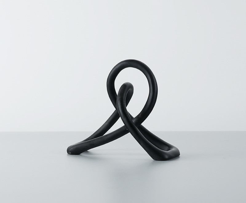 Simple And Modern Black Resin Twisted Knot Abstract Geometric Ornaments - Image 2