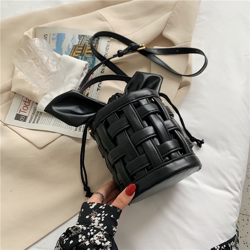Exquisite Niche Design Bag Female Summer Wild New Trendy Messenger Bag Portable Woven Hollow Bucket Bag - Image 4