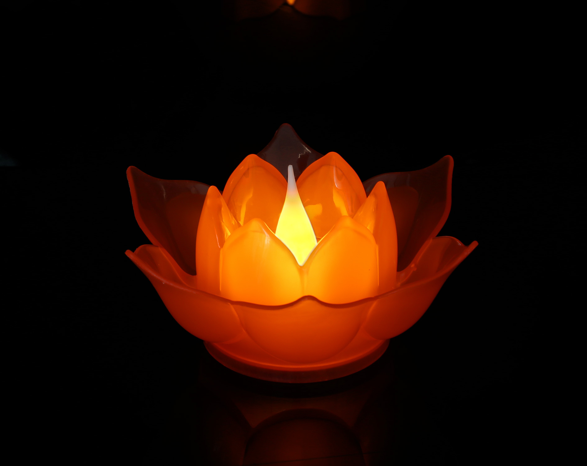 Electronic Plastic Big Lotus With Battery Lamp - Image 3