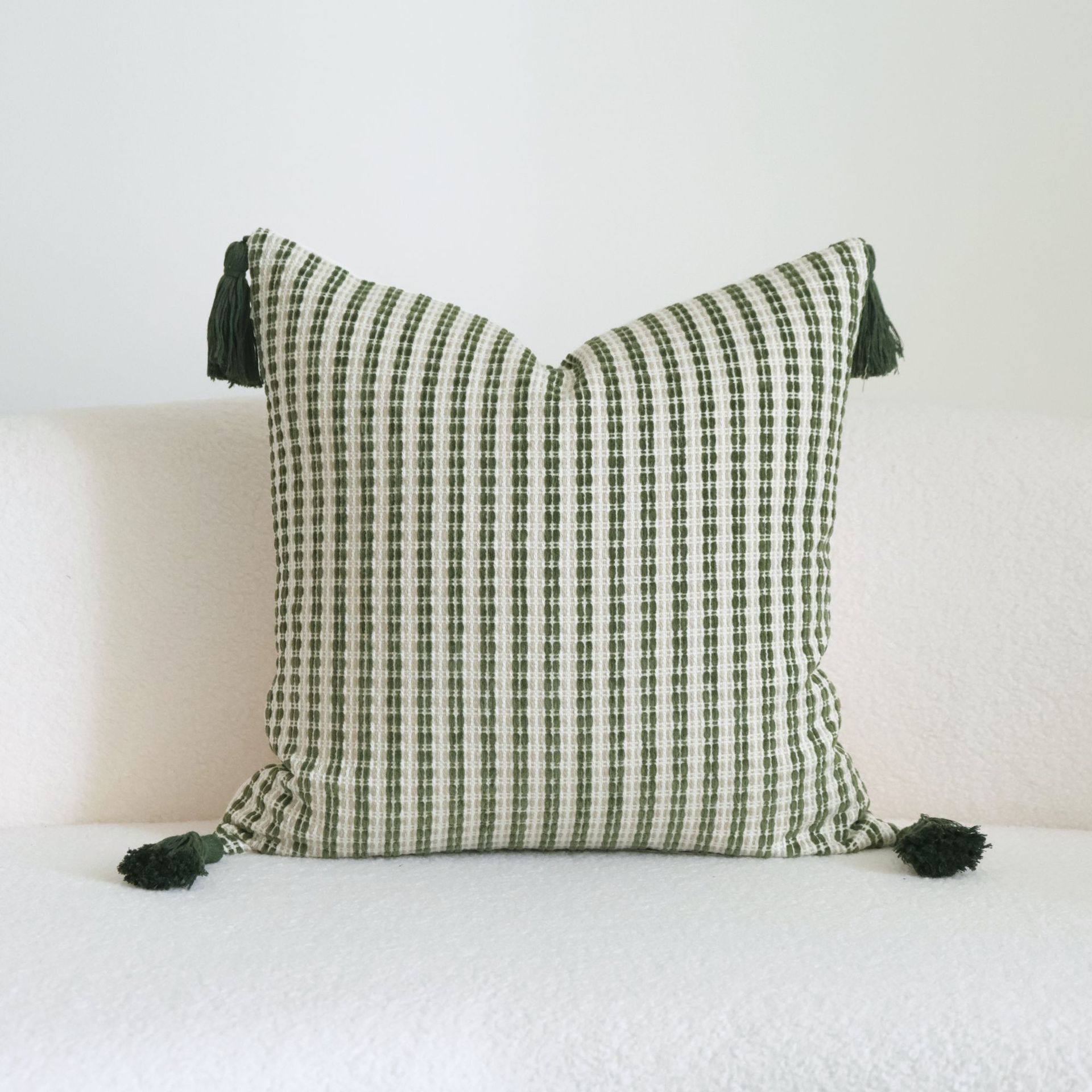 Green Cotton And Linen Tassel Hotel Sample Room Pillow